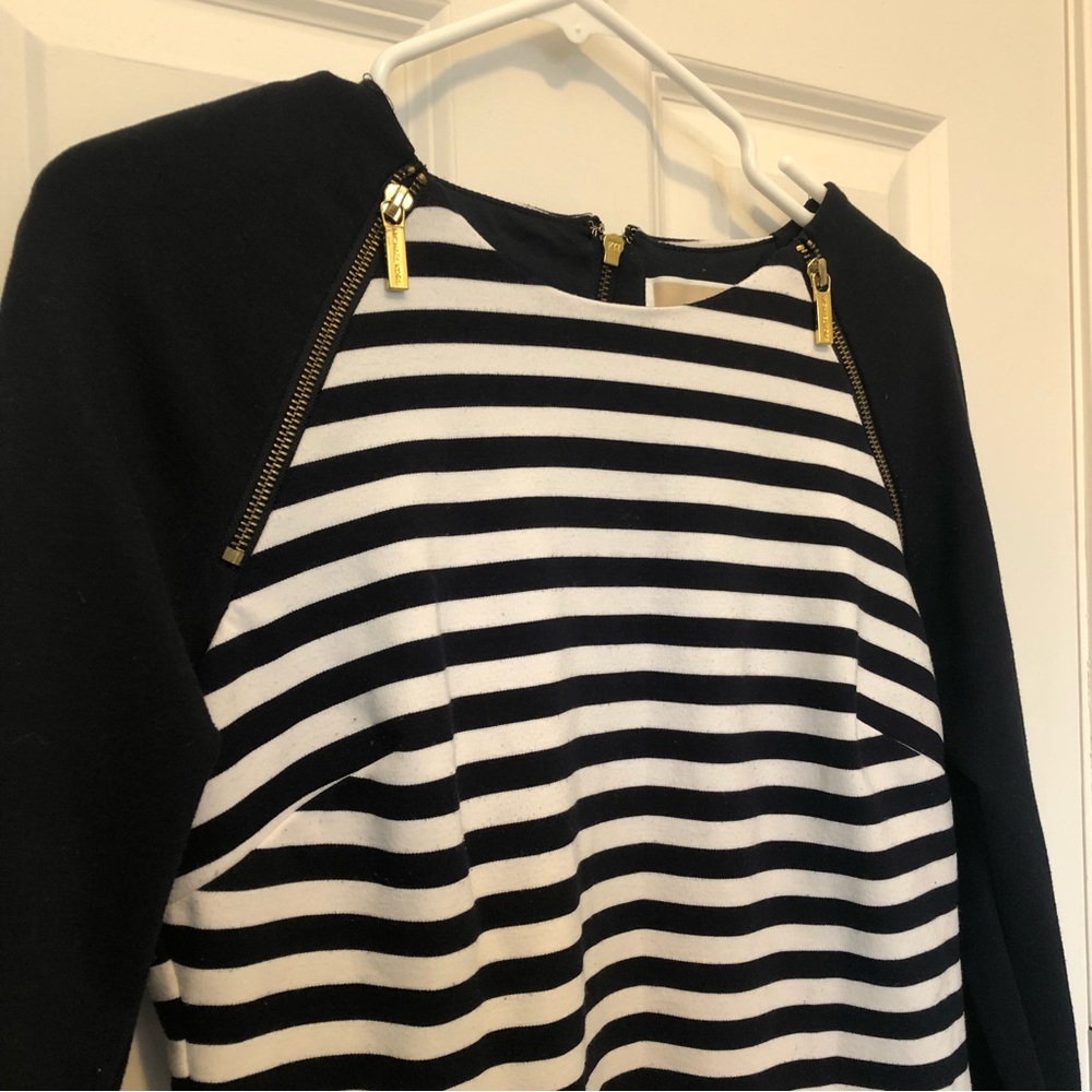 😎3/$10 Michael Kors striped dress - Picture 2 of 15